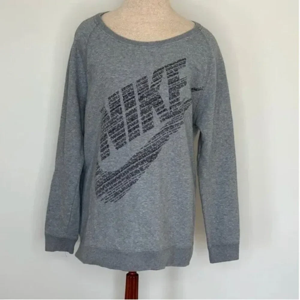 Nike Fleece Crewneck Sweatshirt with Nike Spellout and Swoosh Logo Size Medium